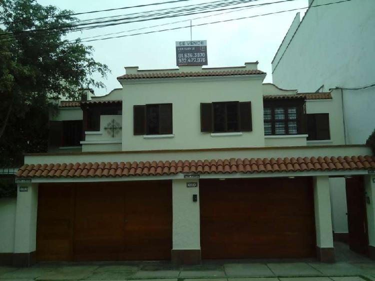 Residencia San Isidro 600 m2, dos pisos, piscina, terraza,