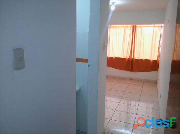 SE ALQUILA BONITA HABITACIÓN C/BAÑO PROPIO IDEAL PARA