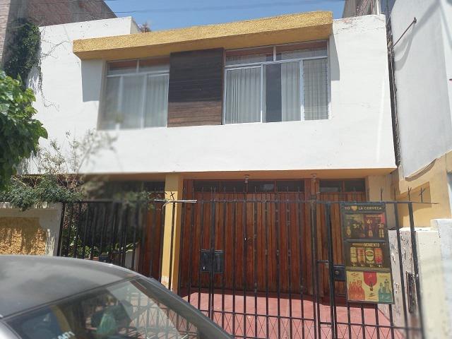 VENDO CASA