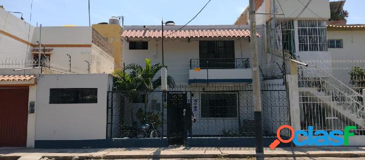 Se vende Casa de 2 pisos en exclusiva zona de Piura. Santa