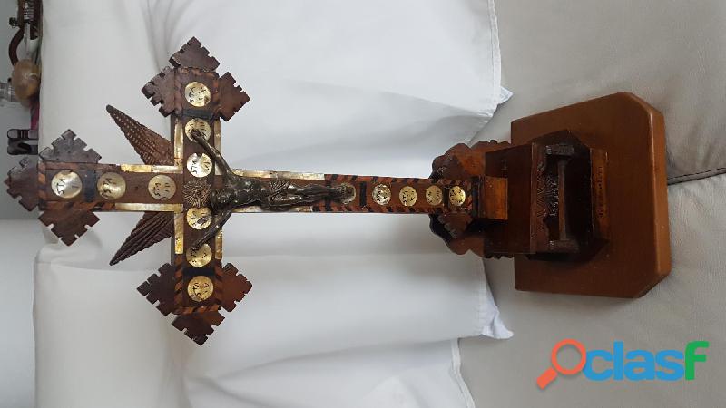 Antigua Cruz de madera con nacar de Jerusalen