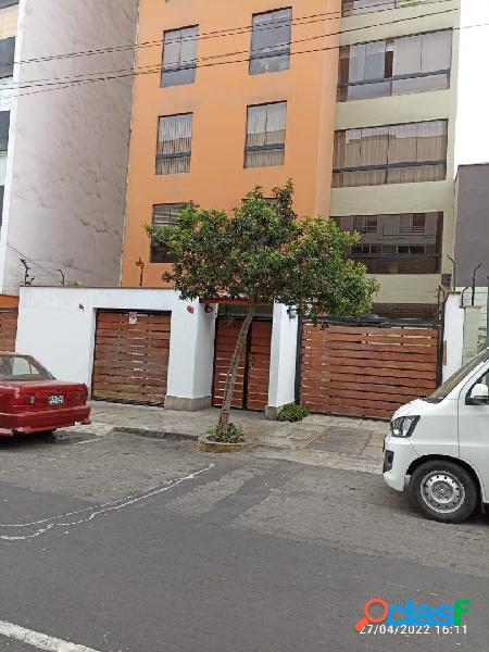 Alquiler de dpto segundo piso con cochera en Miraflores