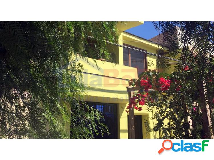 VENTA DE CASA DE 3 PISOS EN AV. ZARUMILLA