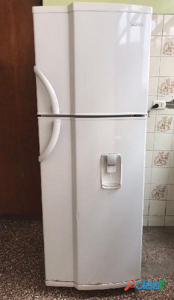 Se remata Refrigerador Mabe por mudanza.