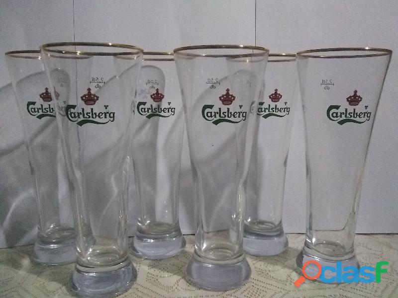 Copas de cerveza originales Carlsberg y de Kronenbourg
