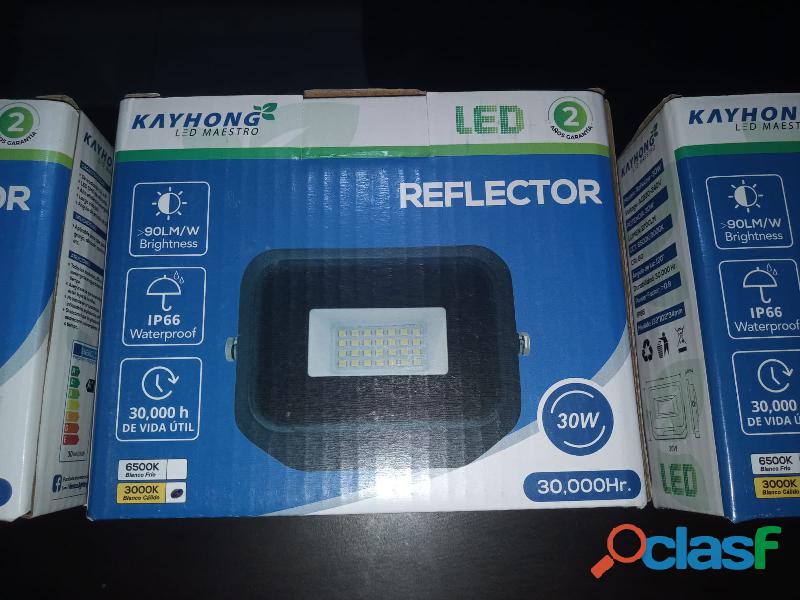 Reflector led de 30 watts luz calida y de 300 watts luz